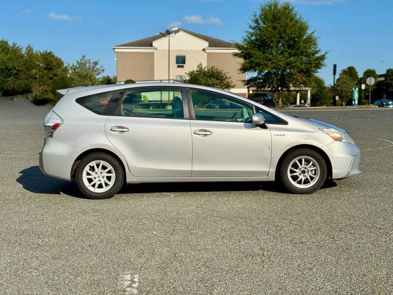 2014 Toyota Prius v Two