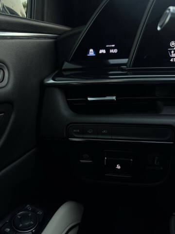 2023 Cadillac Escalade Sport