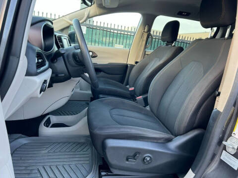 2017 Chrysler Pacifica LX