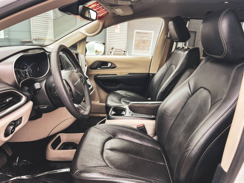 2022 Chrysler Pacifica Touring L