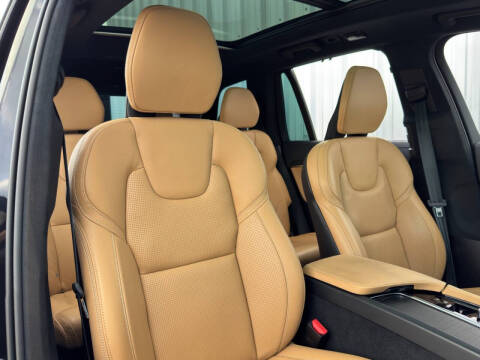 2024 Volvo XC90 Recharge T8 Ultimate Bright Theme 7P