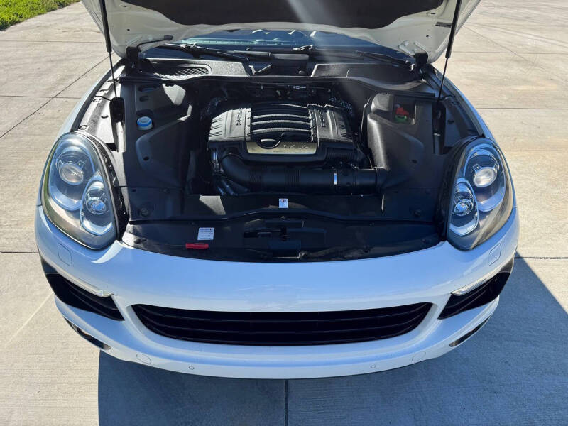 2017 Porsche Cayenne Platinum Edition