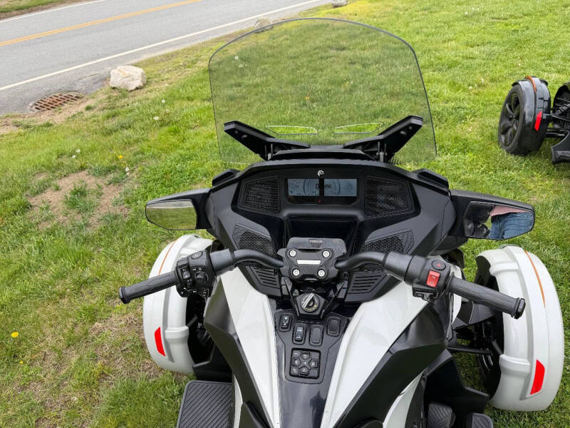 2021 Can-Am RT