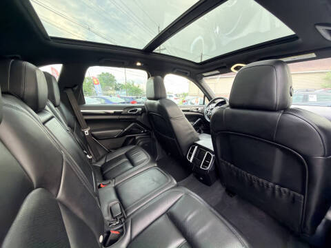 2017 Porsche Cayenne Platinum Edition
