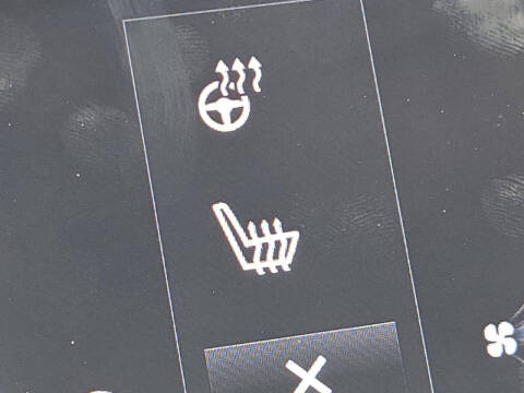 2022 Volvo XC90 T6 Momentum 6-Passenger