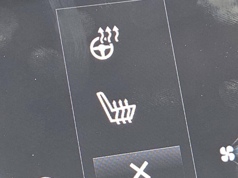 2022 Volvo XC90 T6 Momentum 6-Passenger