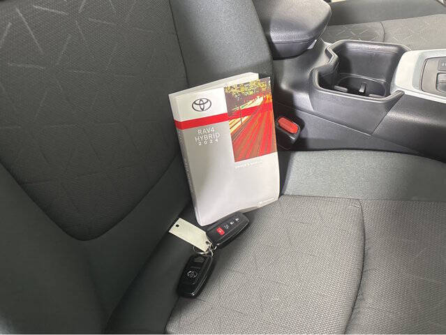 2024 Toyota RAV4 Hybrid XLE