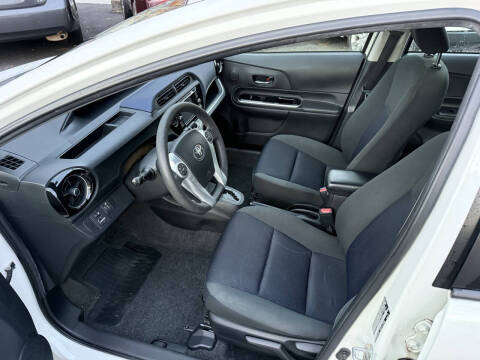 2016 Toyota Prius c Three