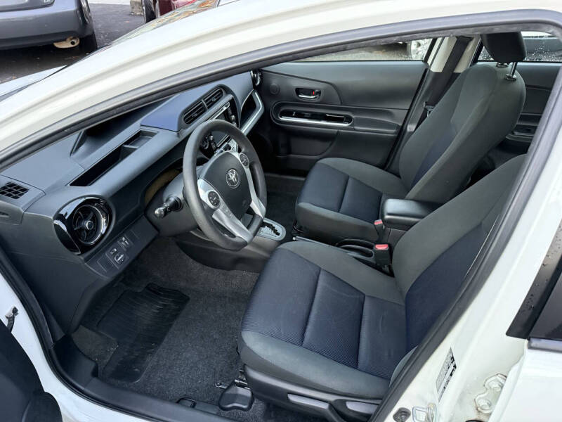 2016 Toyota Prius c Three