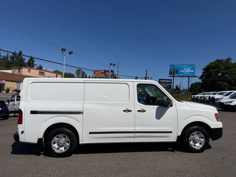 2016 Nissan NV