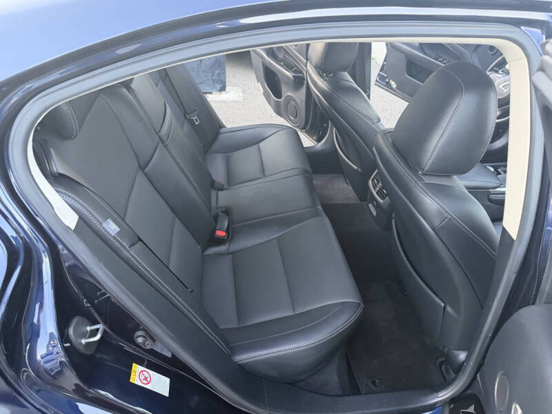2016 Lexus GS 200t