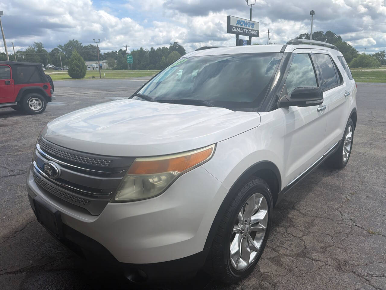 White 2014 Ford Explorer XLT XLT 4dr SUV 2