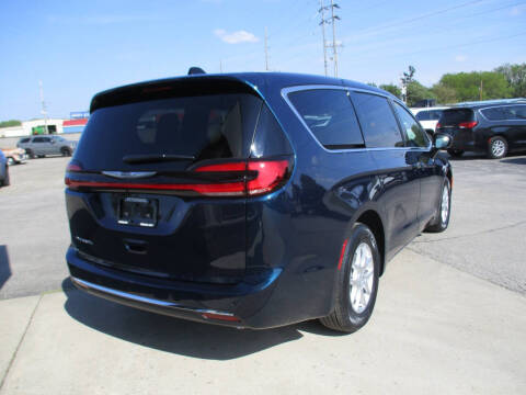 2025 Chrysler Pacifica Select