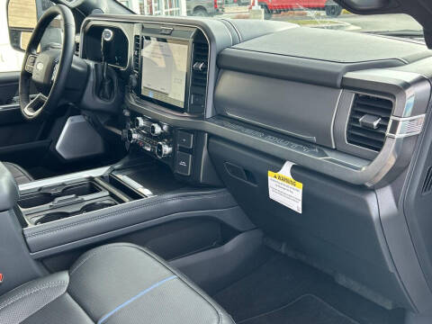 2025 Ford F-450 Super Duty Platinum