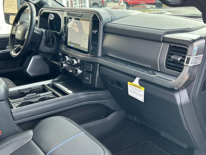 2025 Ford F-450 Super Duty Platinum