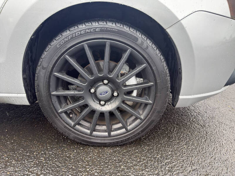 2009 Ford Focus SES
