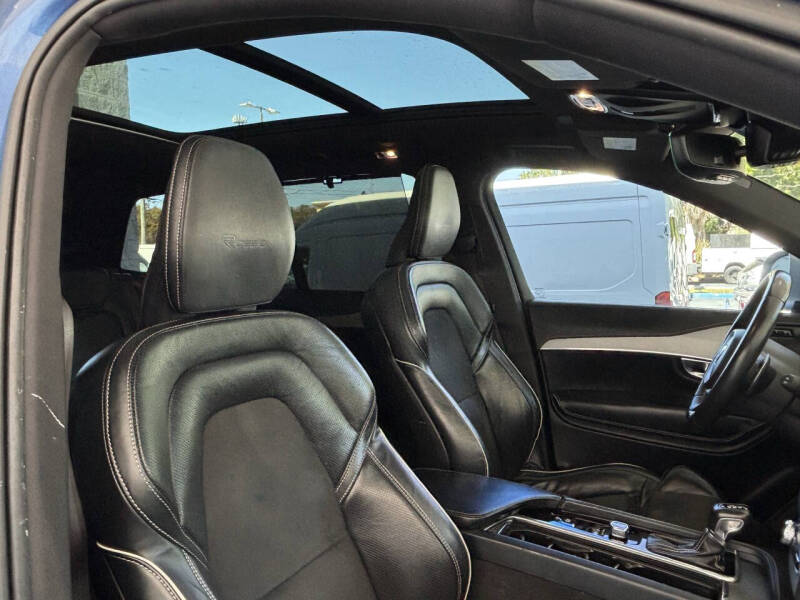 2019 Volvo XC90 T6 R-Design
