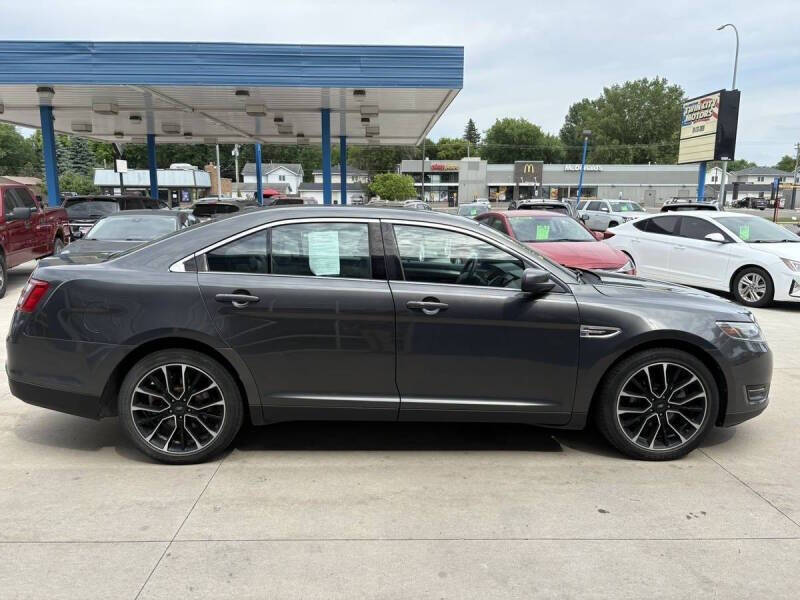 2018 Ford Taurus SEL