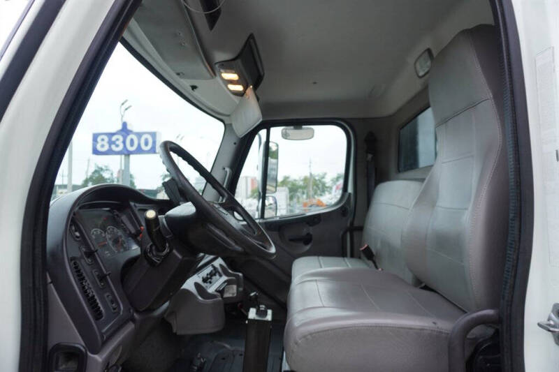 2015 Freightliner M2 106