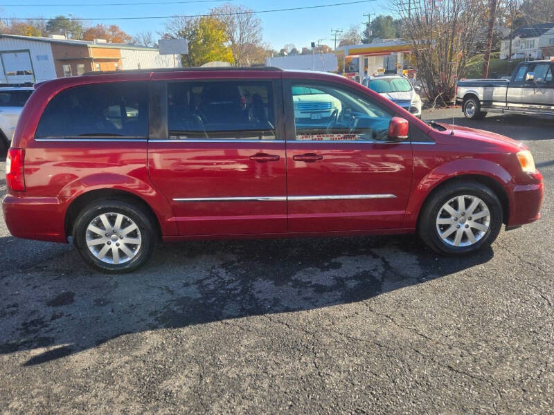 2013 Chrysler Town and Country Touring