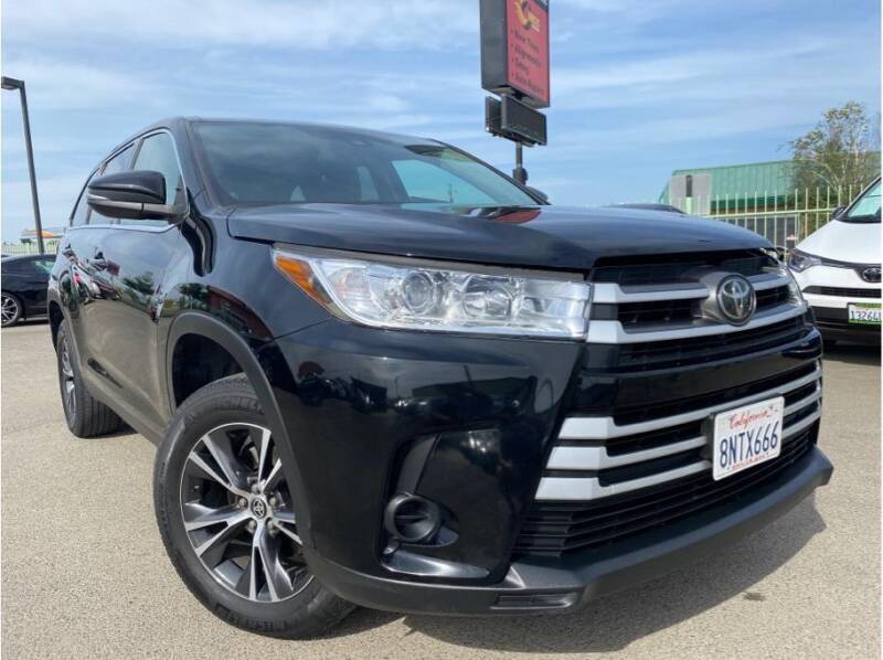 2019 Toyota Highlander for sale at MADERA CAR CONNECTION in Madera CA