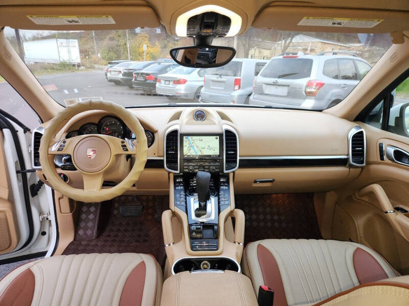 2014 Porsche Cayenne Platinum