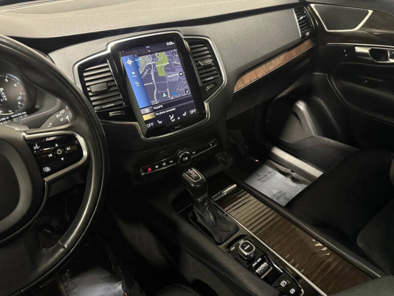 2016 Volvo XC90 T6 Momentum