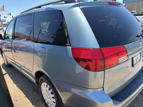 2004 Toyota Sienna LE 7 Passenger