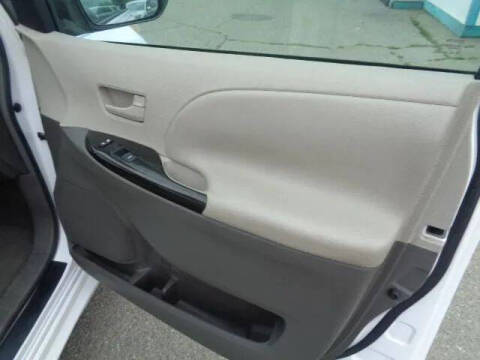 2011 Toyota Sienna Base 7-Passenger