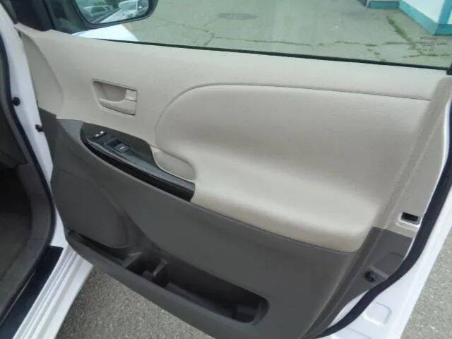 2011 Toyota Sienna Base 7-Passenger