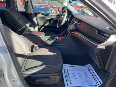 2024 Jeep Grand Cherokee Laredo