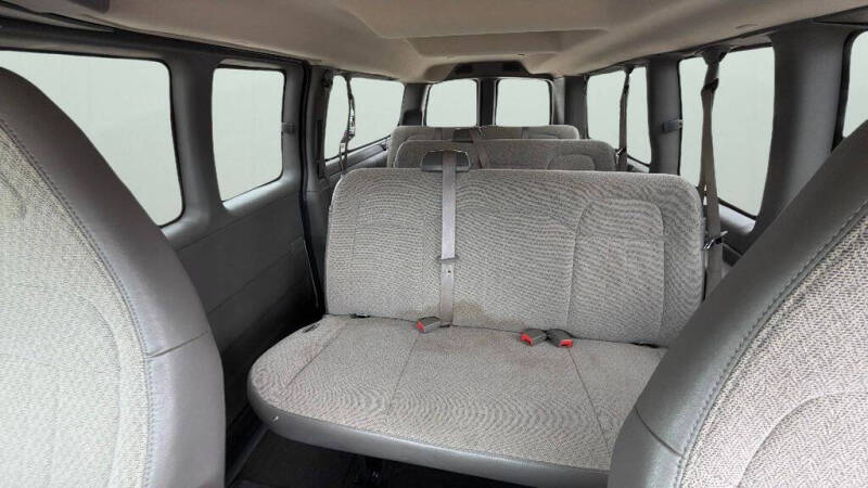 2025 Chevrolet Express LT 3500