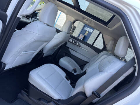 2025 Ford Explorer Platinum