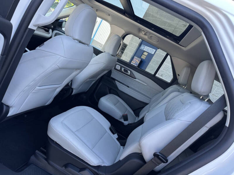 2025 Ford Explorer Platinum
