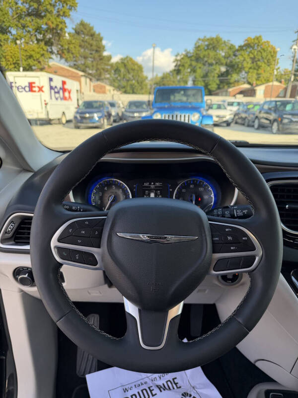 2023 Chrysler Voyager LX