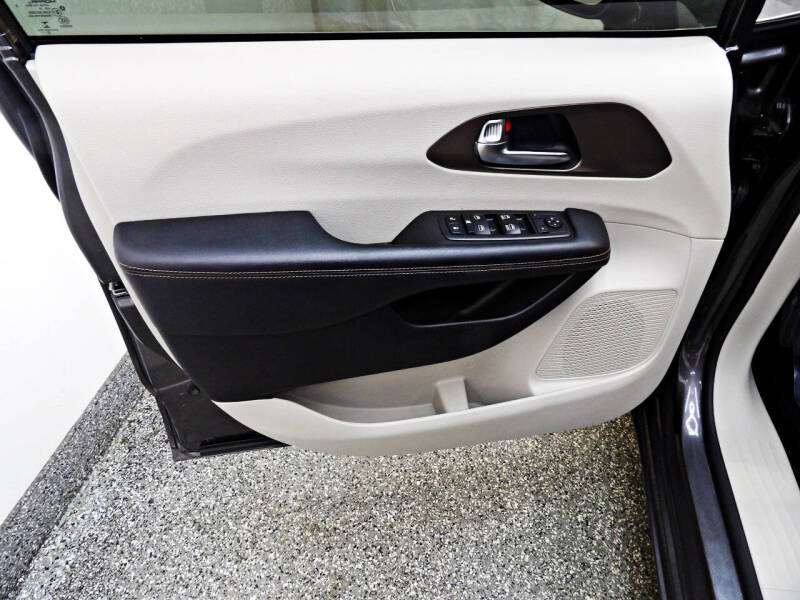 2019 Chrysler Pacifica Touring L
