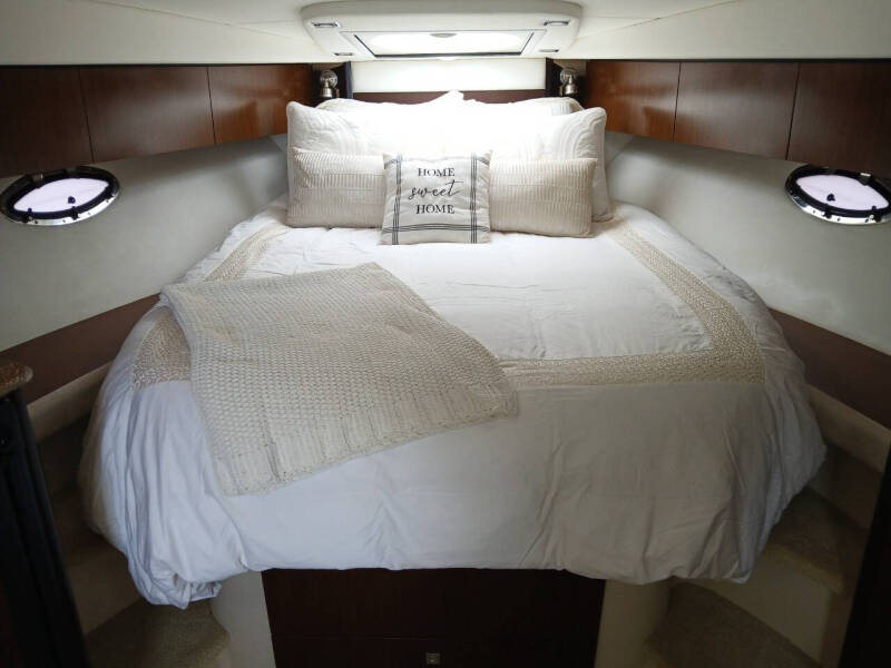 2012 Cruisers Yachts 380 Express