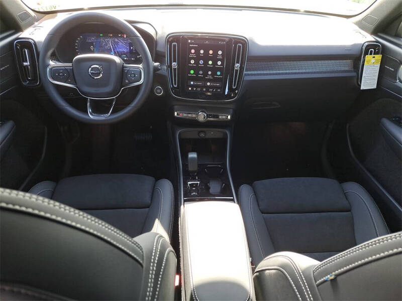 2026 Volvo XC40 B5 Ultra Black Edition