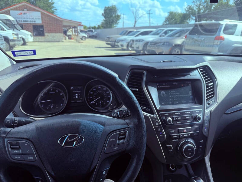 2017 Hyundai Santa Fe SE