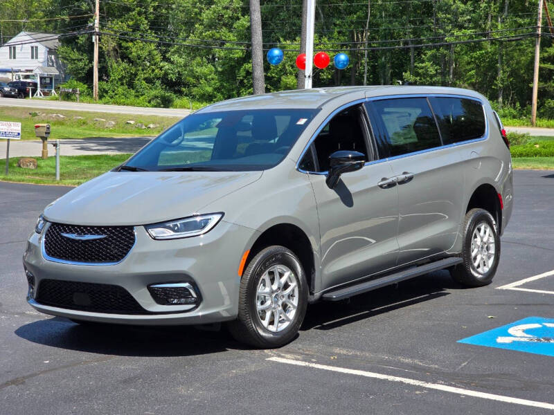 2025 Chrysler Pacifica Select