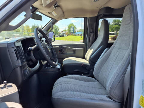 2025 Chevrolet Express LT 3500