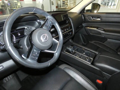 2022 Nissan Pathfinder SL