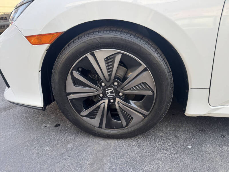 2017 Honda Civic Hatchback EX's photo