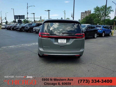 2025 Chrysler Pacifica Select