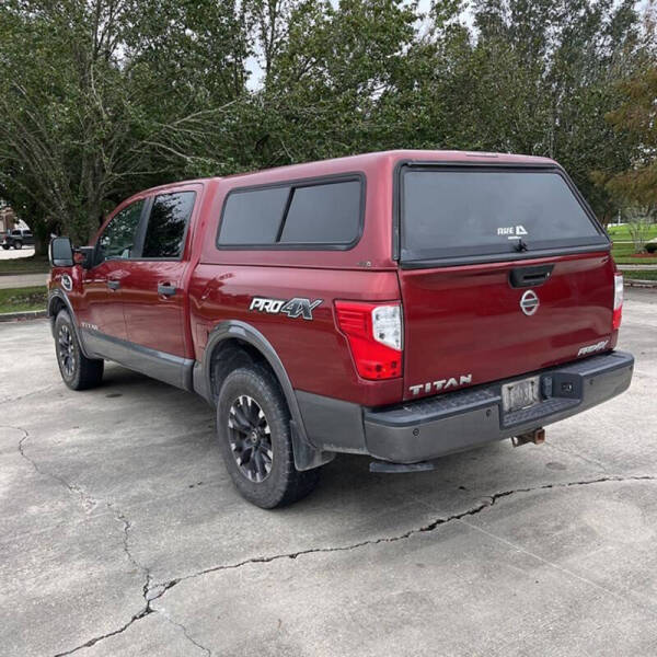 2017 Nissan Titan PRO-4X photo 4