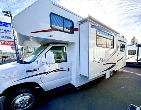 2008 Winnebago Access 26’ With Slide Low Mile