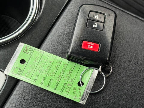 2017 Toyota Prius v Five