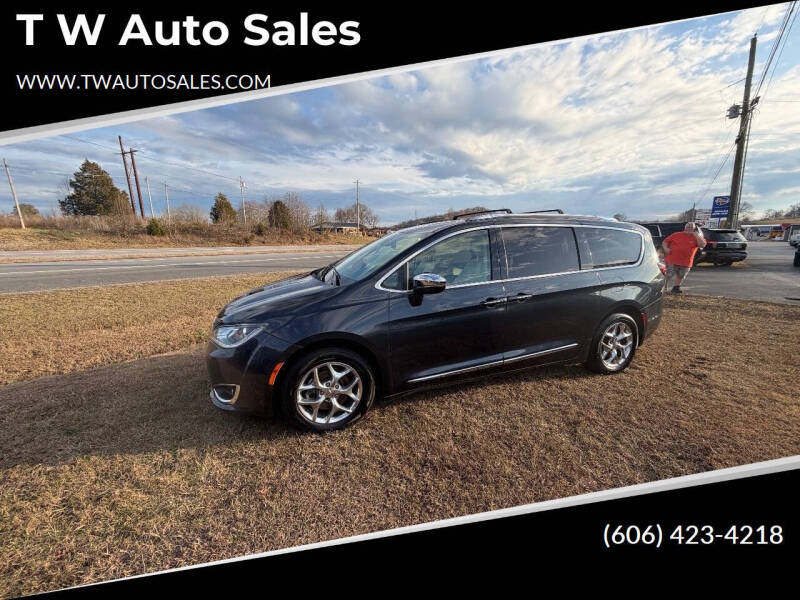 2020 Chrysler Pacifica Limited's photo