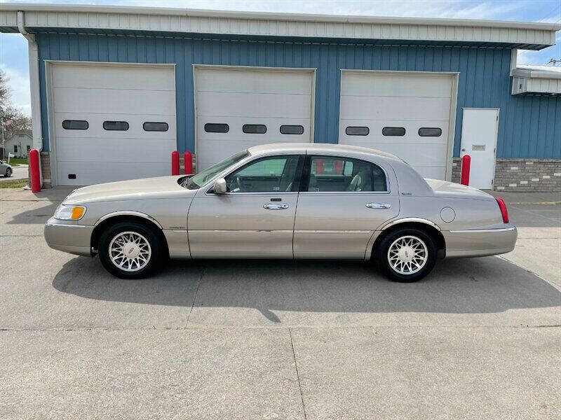 2000 Lincoln Town Car Signature