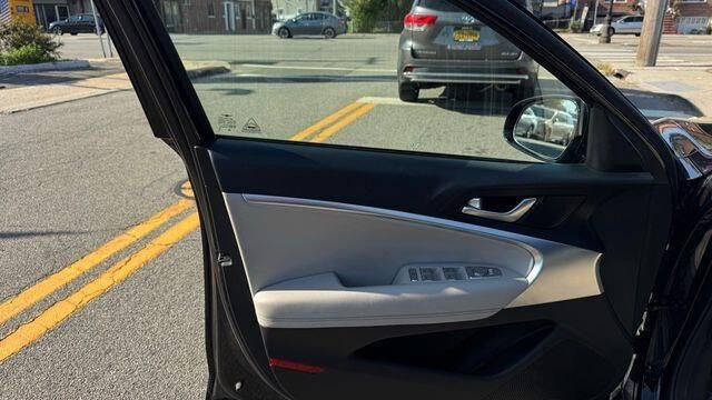 2023 Genesis G70